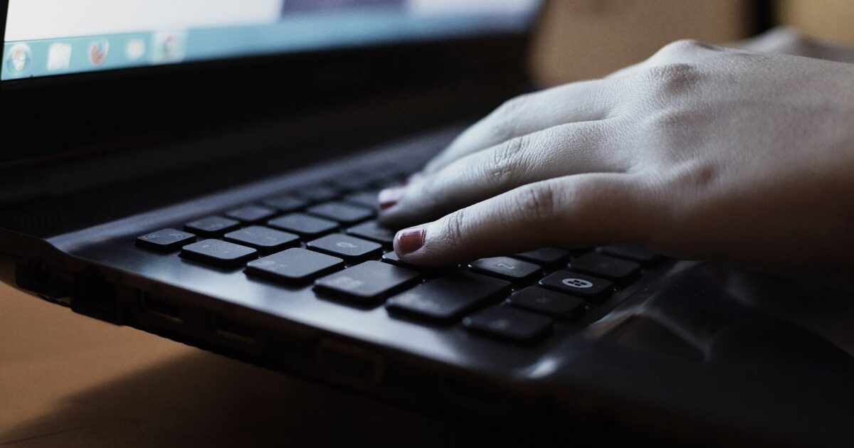 hand-laptop-notebook-typing