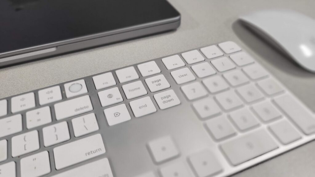 Apple Keyboard & Mouse
